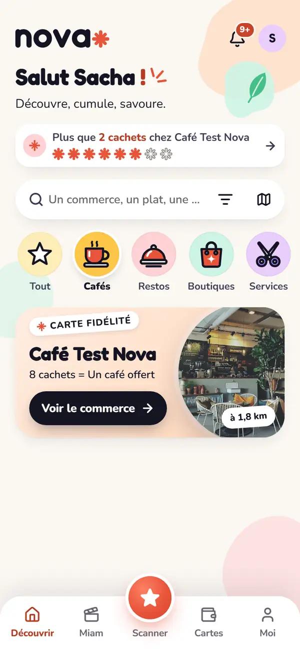 L'accueil de l'app Nexa : « Salut Sacha ! », « Plus que 2 cachets chez Café Test Nova » avec 6 cachets sur 8, et la carte fidélité du Café Test Nova : 8 cachets = un café offert.
